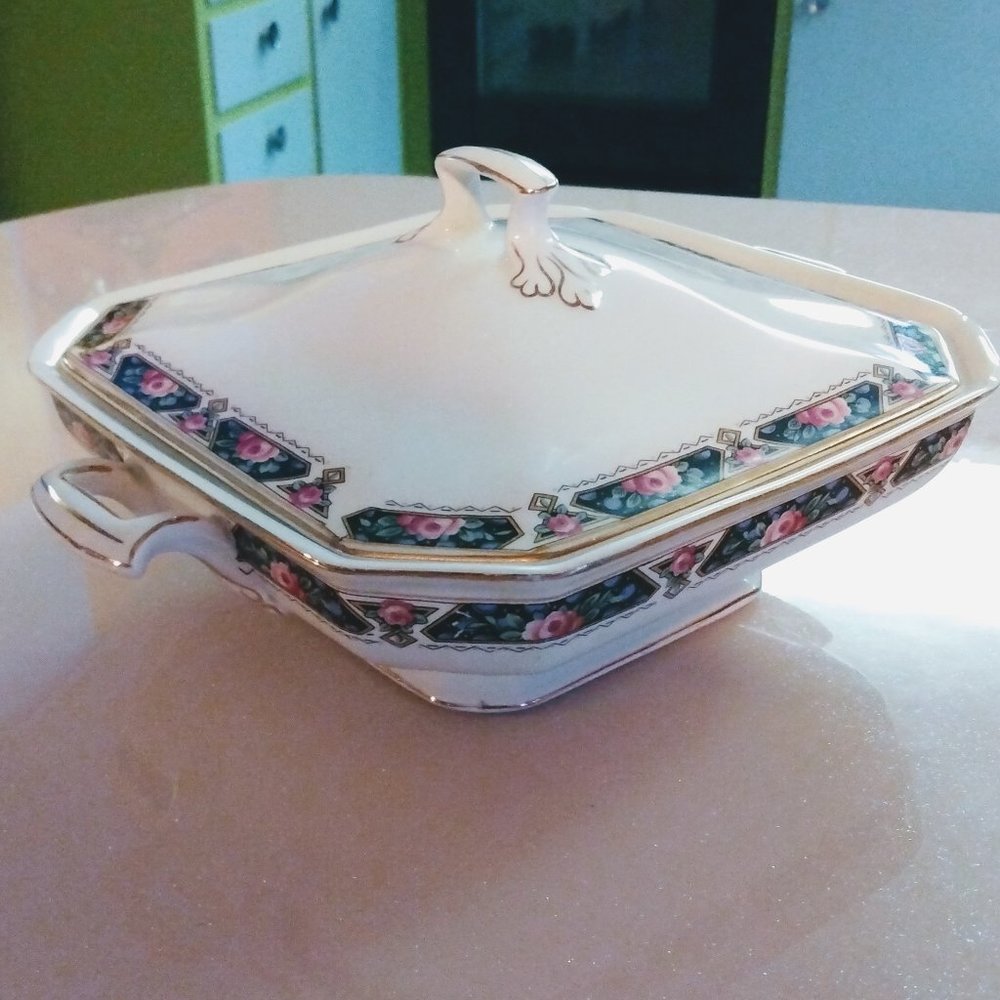 J & G Meakin England vegetable, soup, vanity dish w/ lid
